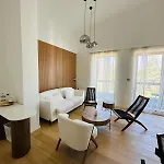 דירה White & Wood C302, At Euphoria בורובץ