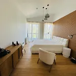 White & Wood C302, At Euphoria בורובץ