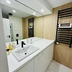 White & Wood C302, At Euphoria בורובץ