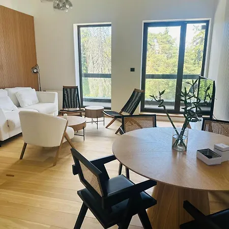 White & Wood C302, At Euphoria شقة