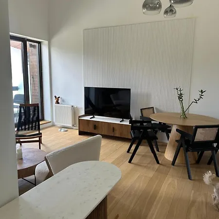 White & Wood C302, At Euphoria * بوروفتس