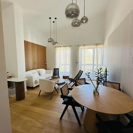 شقة White & Wood C302, At Euphoria *