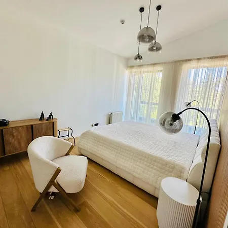 White & Wood C302, At Euphoria *