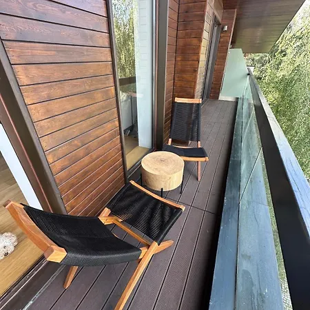 شقة White & Wood C302, At Euphoria بوروفتس