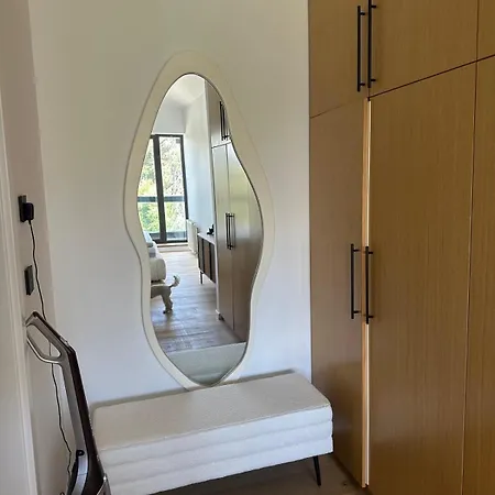 White & Wood C302, At Euphoria شقة