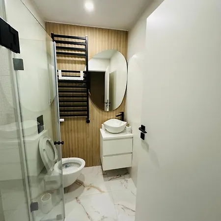 White & Wood C302, At Euphoria شقة *