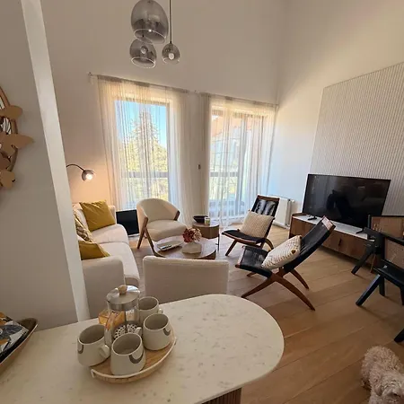 شقة White & Wood C302, At Euphoria بوروفتس