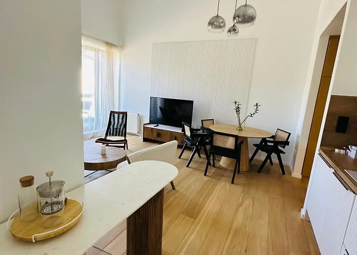 White & Wood C302, At Euphoria Appartement