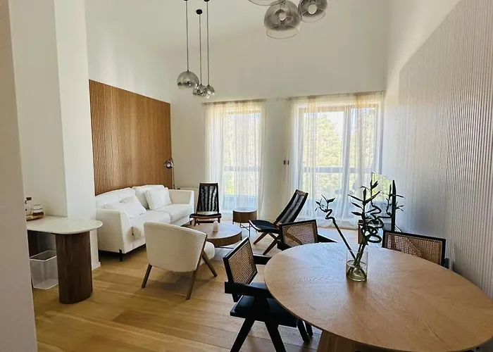 Appartement White & Wood C302, At Euphoria *