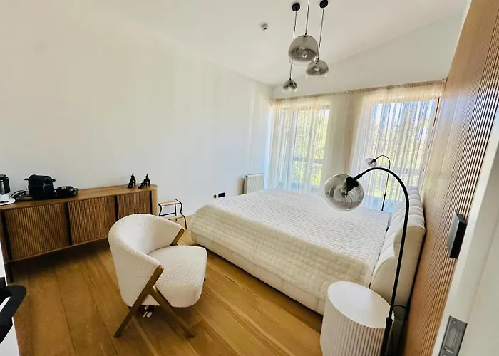 White & Wood C302, At Euphoria *