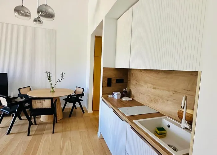 Appartement White & Wood C302, At Euphoria *