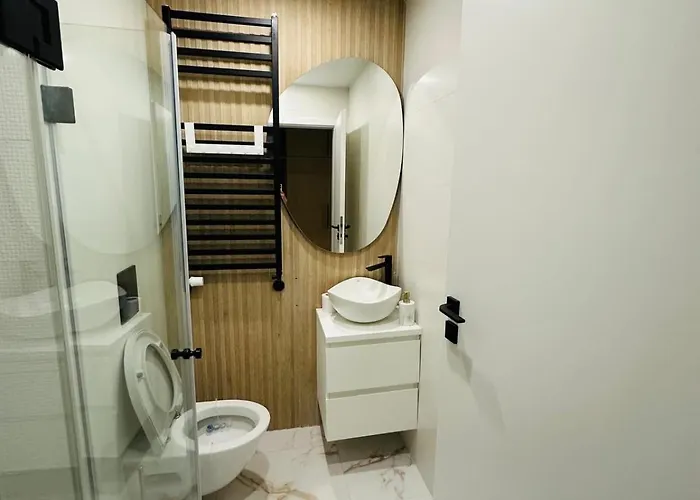 White & Wood C302, At Euphoria Appartement *