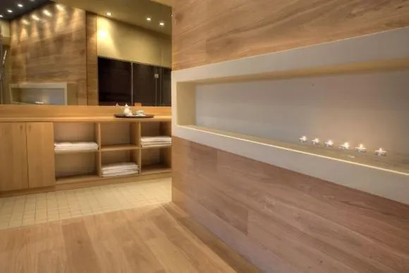 White & Wood C302, At Euphoria Appartement